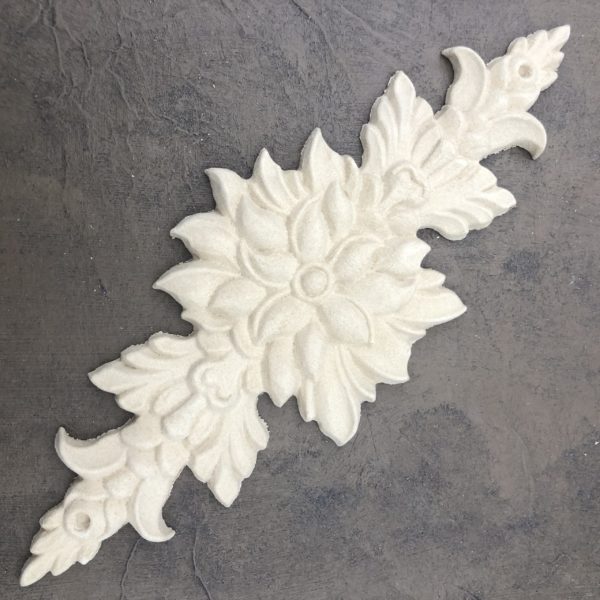 Flower Leaf Pediment WUB1221 26x10cm