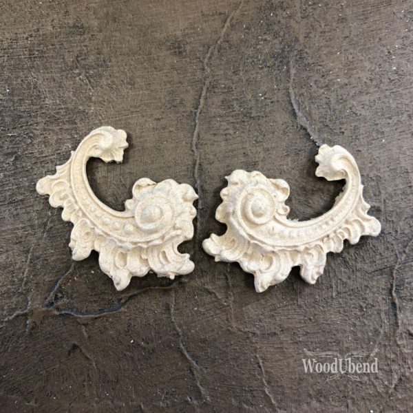 Small Baroque Pair WUB2179 3.5x2.5cms